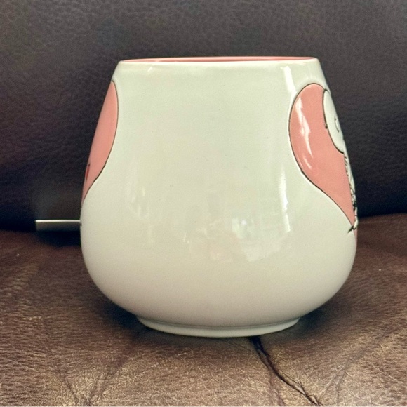 Peanuts Charlie Brown & Snoopy Hugging in Pink Heart Tear Drop Style Ceramic Mug - Picture 5 of 7